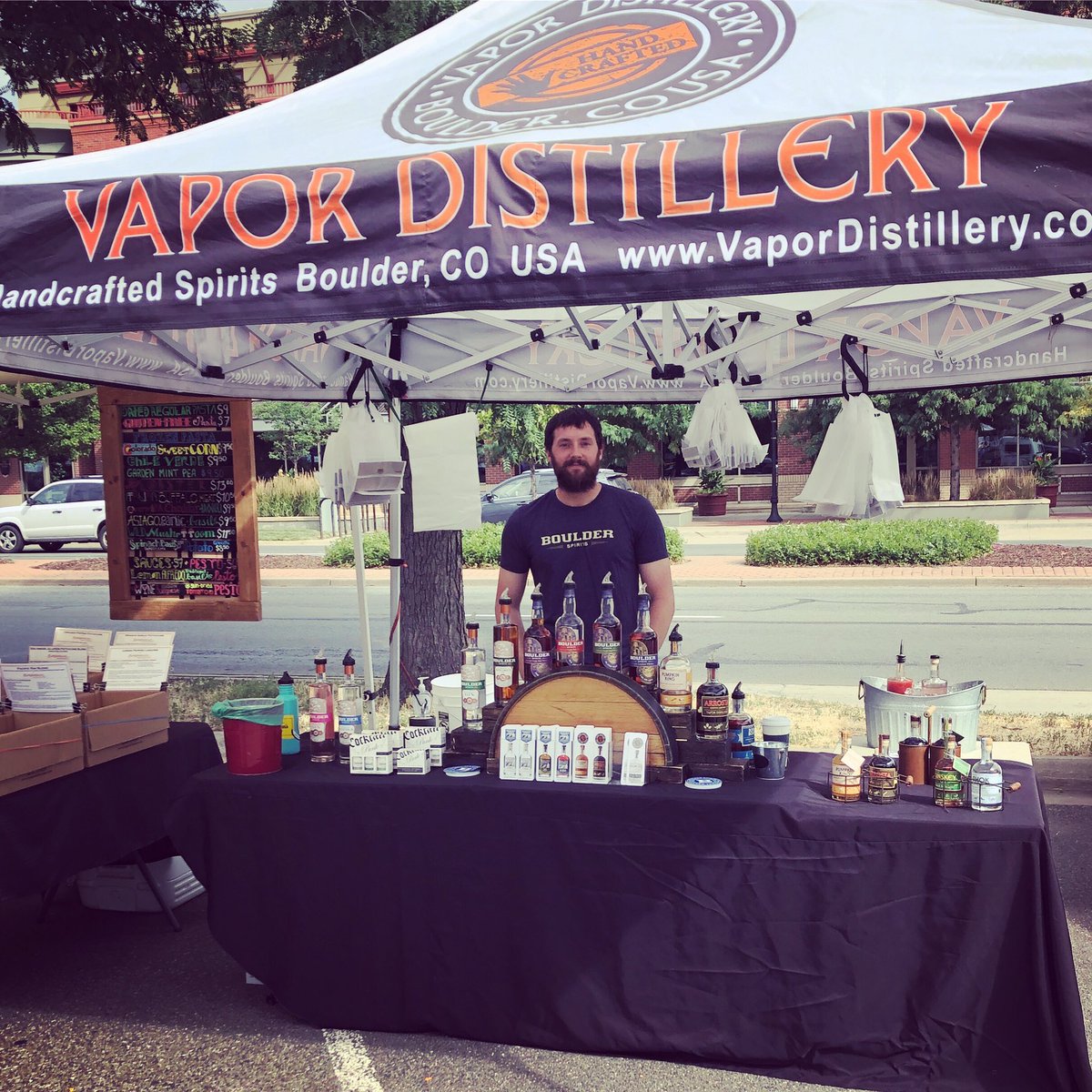 Get down to the Farmers Market, Boulder!! 🥃👨🏻‍🌾👩🏼‍🌾🌽🌱🍸
#WhatSustainsYou #BoulderFarmersMarket #Boulder #FarmersMarket #BoulderSpirits #DowntownBoulder #VaporDistillery #FreeSamples #DroppingKnowledge