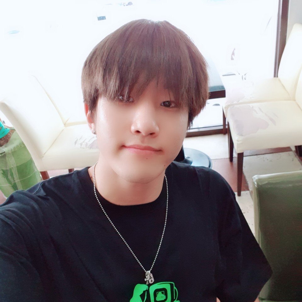 arohaitalia's tweet photo. [#JINJIN] Aroha, è stato caldo oggi, come avete passato la giornata?
Sarà un problema se domani è caldo come oggi ㅠㅠ
#ChiViene #Domani? https://t.co/HWAAzlhh50