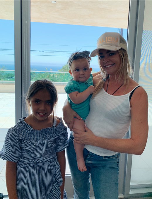 Aaron had a couple cute visitors at the office today 💕 #q360 https://t.co/6mb2gggzGD<a href="/tag/q360"class="tags"><span>#q360</span></a>