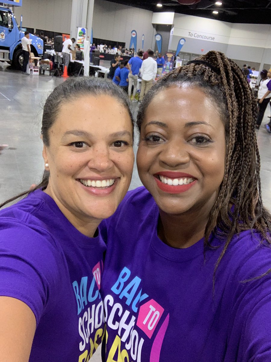 Drcooper74's tweet photo. Thank you @HandsOnAtlanta @AtlantaPublic for an amazing day giving back to our families! I had a blast! Meeting my mentor from afar @CarstarphenMJ was such a special treat! My heart is full!! #handsonatlanta #atlantapublic #volunteer #sel https://t.co/q5wqNNScIW