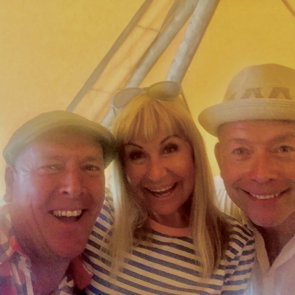 SianWeather's tweet photo. Still outrageously brilliant 12 months on. I’m sure you agree @LowriAnnRich & @1GarethWynJones You with your pink robes & glitterball are comedy genius mister @Stifyn1 #SteddfodStifyn
@eisteddfod https://t.co/g1NxJHjGte