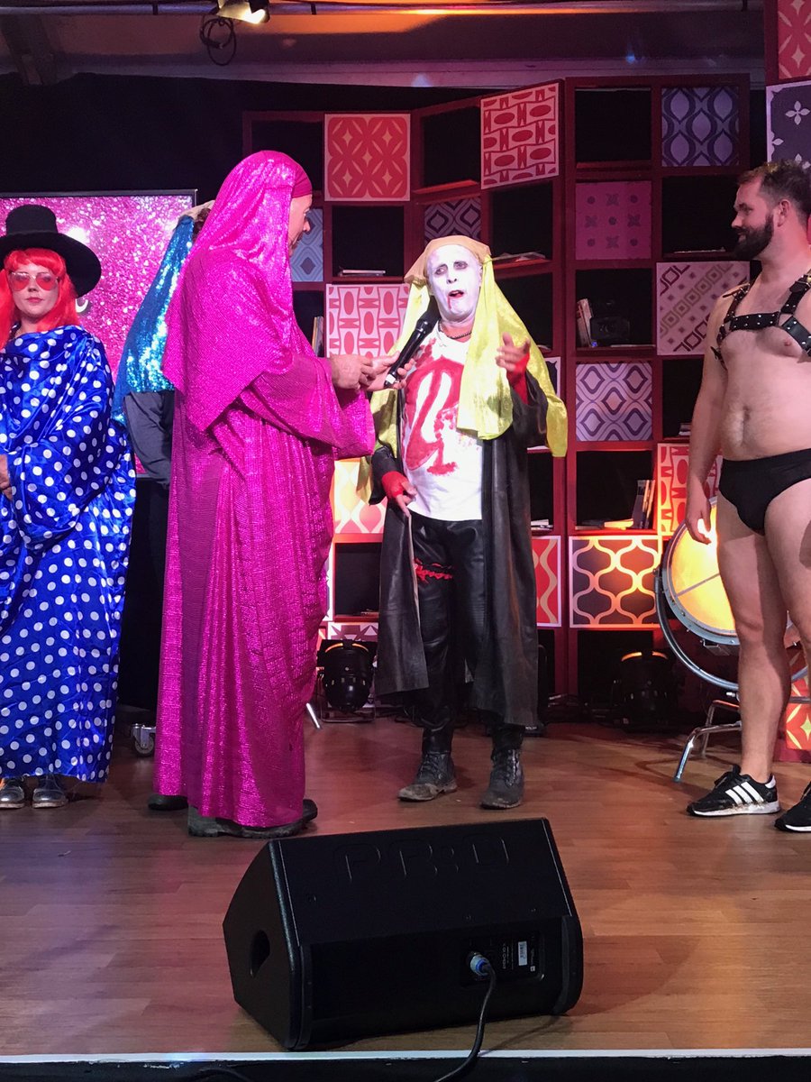 SianWeather's tweet photo. Still outrageously brilliant 12 months on. I’m sure you agree @LowriAnnRich & @1GarethWynJones You with your pink robes & glitterball are comedy genius mister @Stifyn1 #SteddfodStifyn
@eisteddfod https://t.co/g1NxJHjGte
