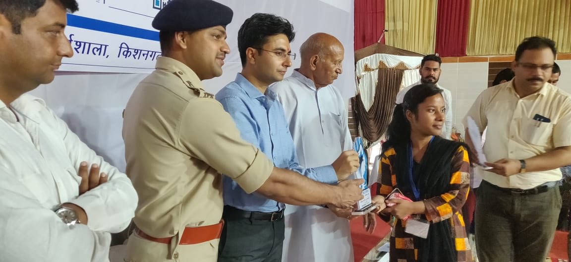 AlwarShakti's tweet photo. Block Workshops have begun to carry the message to the ground; loud and clear. Kudos to Team Kishangarhbas for such brilliant event ! @nexusofgood @thebetterindia @GaonConnection https://t.co/EjkPc5LG9P