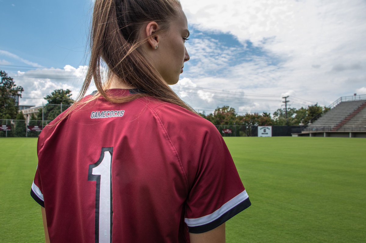 Next up, #1, the flying keeper, @HHinz4!

Position: GK

Hometown: Laytonsville, Md

Parents: Laura & Lance

Honors: 2x All-American, 3x All-State

Chose @UofSC: The big school atmosphere and the great team environment. The academic support at South Carolina was also a big factor.