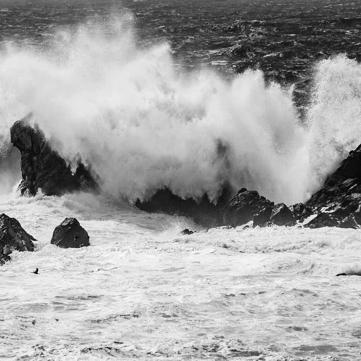 Coastpics1's tweet photo. Thanks @wavecrestlizard for being the base for this shot - and the most amazing fish finger sandwiches! @BBCWthrWatchers #storm #summerstorm #lizardcornwall #lizardpoint #coast #cornwall https://t.co/AA9Io8H28S