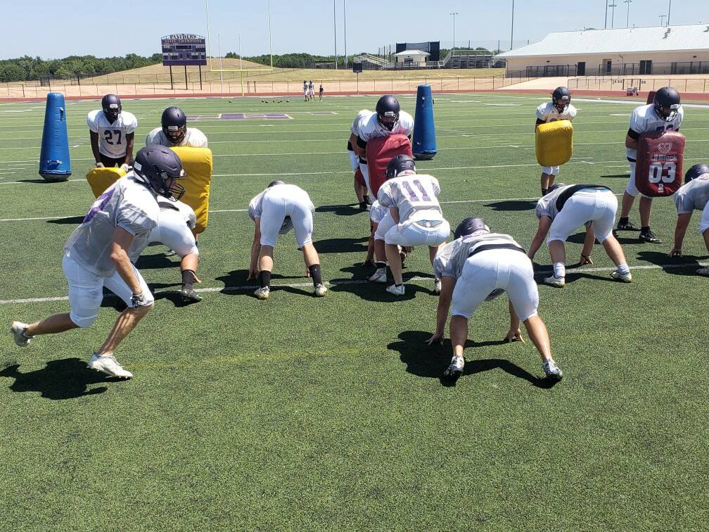 Varsity Fball breaking in their moves at the Purple &amp; White scrimmage today. 💜 #TeamofChampions <a href="/S_Snell/">Steve Snell</a>