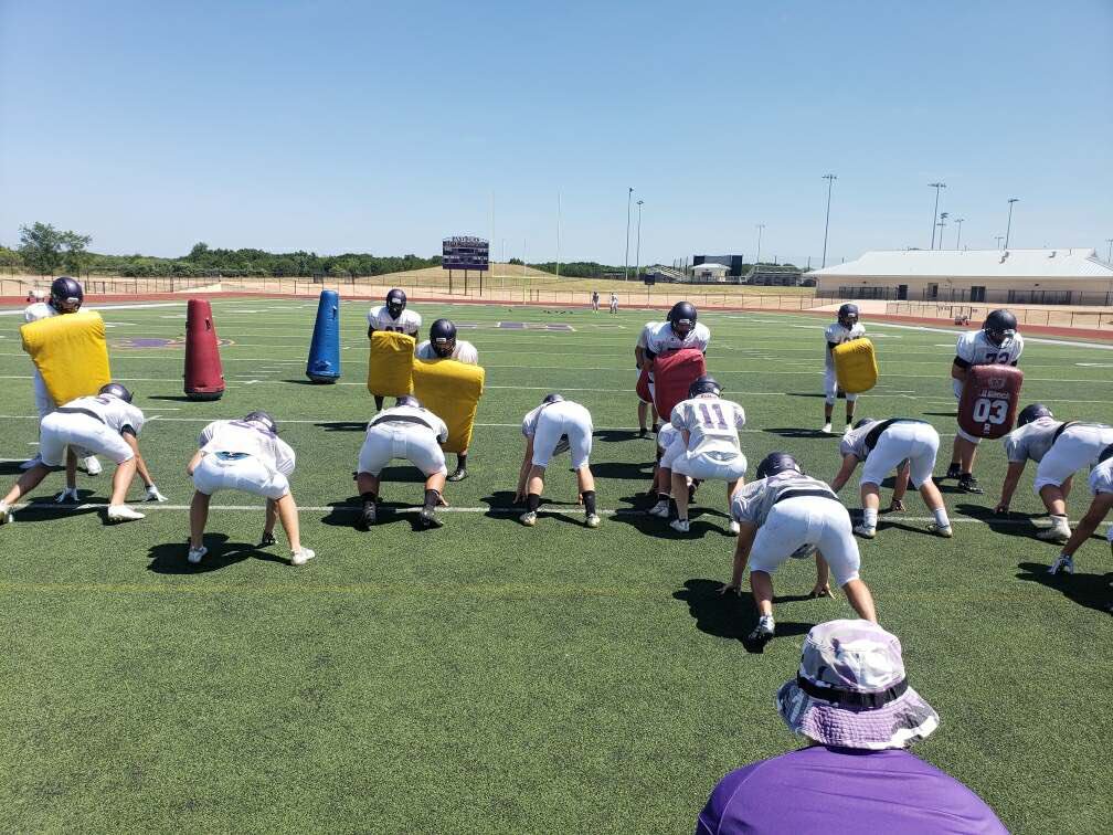 lhisdcomms's tweet photo. Varsity Fball breaking in their moves at the Purple &amp; White scrimmage today. 💜 #TeamofChampions @S_Snell https://t.co/dcRYIgr30d