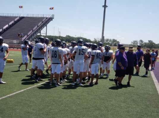 lhisdcomms's tweet photo. Varsity Fball breaking in their moves at the Purple &amp; White scrimmage today. 💜 #TeamofChampions @S_Snell https://t.co/dcRYIgr30d