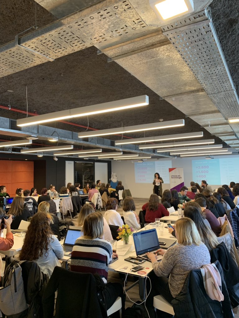 melinamasnatta's tweet photo. Más de 60 personas trabajando fuerte para reducir la brecha de género en tecnología > #compilatoncet @chicasentec por qué es importante articular con toda la sociedad? Cómo podemos ser parte? Palabras de @consu_l @popiboero Ale > teamCET + team @MuleSoftArg https://t.co/VOIvbWqG1z