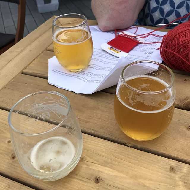 Beer and knitting (pizza already consumed) @fairweatherbeer in the Hammer ift.tt/2MabTnD