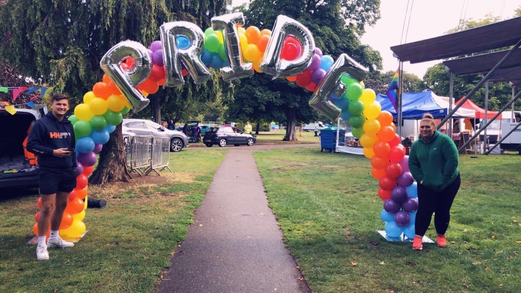 ThePartyShopLtd's tweet photo. Our amazing rainbow pride arch for #surreypride today! Did you get a picture under the rainbow 🌈 we’d love to see it! 🌈❤️🌈 #thepartyshopltd #pride #pridesurrey #woking #surrey #love #balloons https://t.co/sJAj8SNLWU