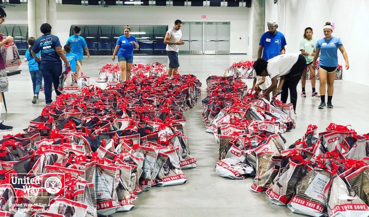 UnitedWaySATX's tweet photo. Over 100 volunteers assembling 5,000 #writestart bags full of supplies for our local teachers. A successful Back to School Assembly event! Thanks @Alamodome for the warm welcome! #liveunitedsa #successful students. https://t.co/1mQ3ZKidbN