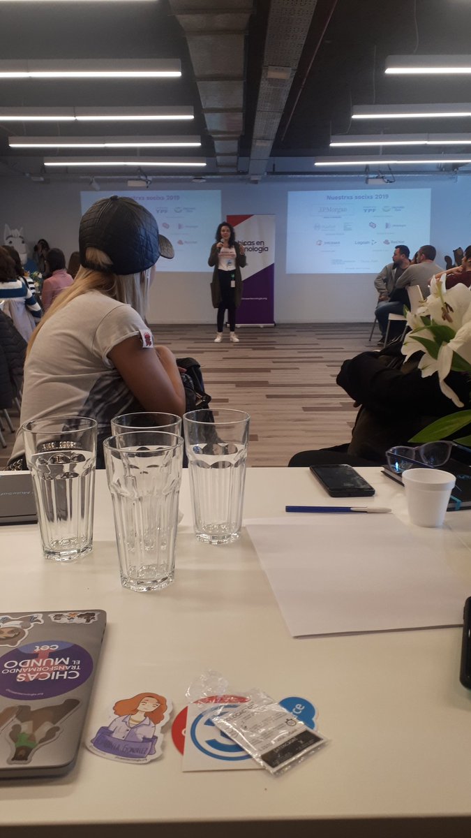 annatorresadell's tweet photo. Me vine a pasar esta tarde con @chicasentec! Van a crear un repositorio abierto de información clave para tener referencias para seguir creando artículos en #Wikipedia. https://t.co/DXSCKf5ZOo