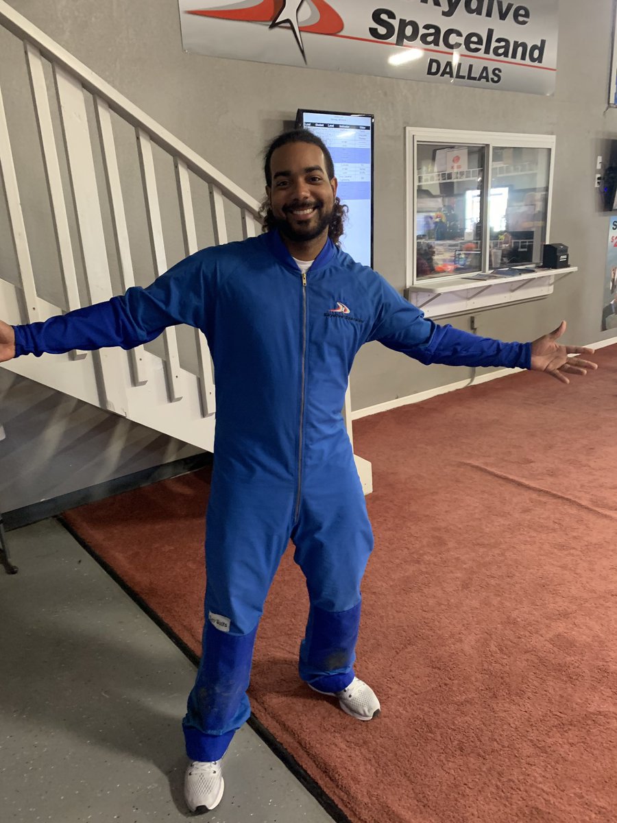 Don_Smallz's tweet photo. She asked what’s the budget? Sky’s the limit !! #DFW #SkydiveSpaceland https://t.co/mxHxLsIf3I