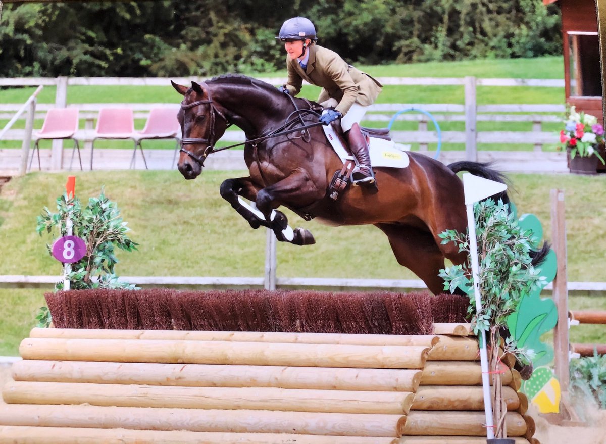 Congratulations to Codebreaker and ⁦<a href="/ElizaStoddart/">Eliza Stoddart</a>⁩ WINNERS today at Aston le Walls BE100.
Another lovely 5yo bought from this yard!! Well done!