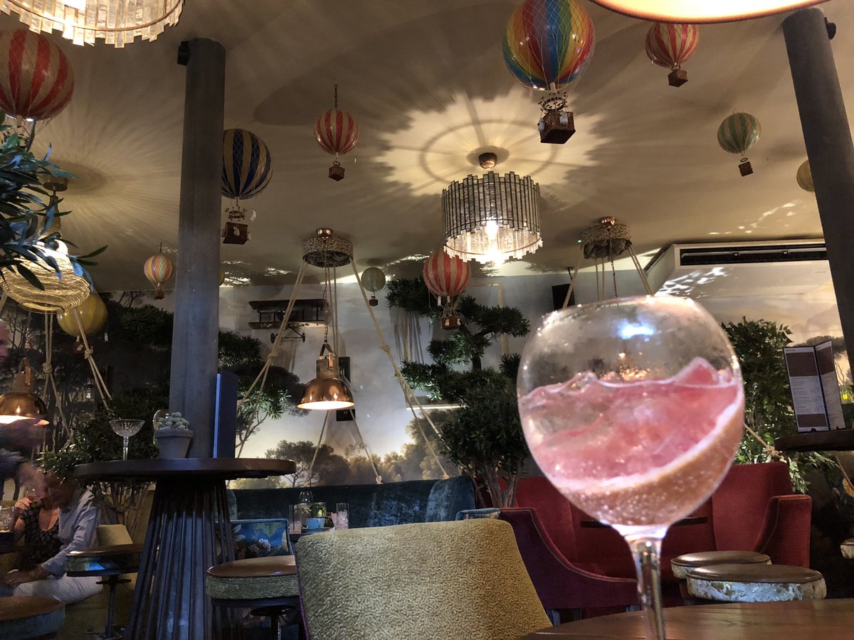 LisaJaneAllison's tweet photo. The Balloon Bar @EngineYardBC is such a stunning place. The bar is just incredible. Great Gin too. ❤️❤️ #EngineYard #BalloonBar @BelvoirCastle https://t.co/FnsvESAGqO