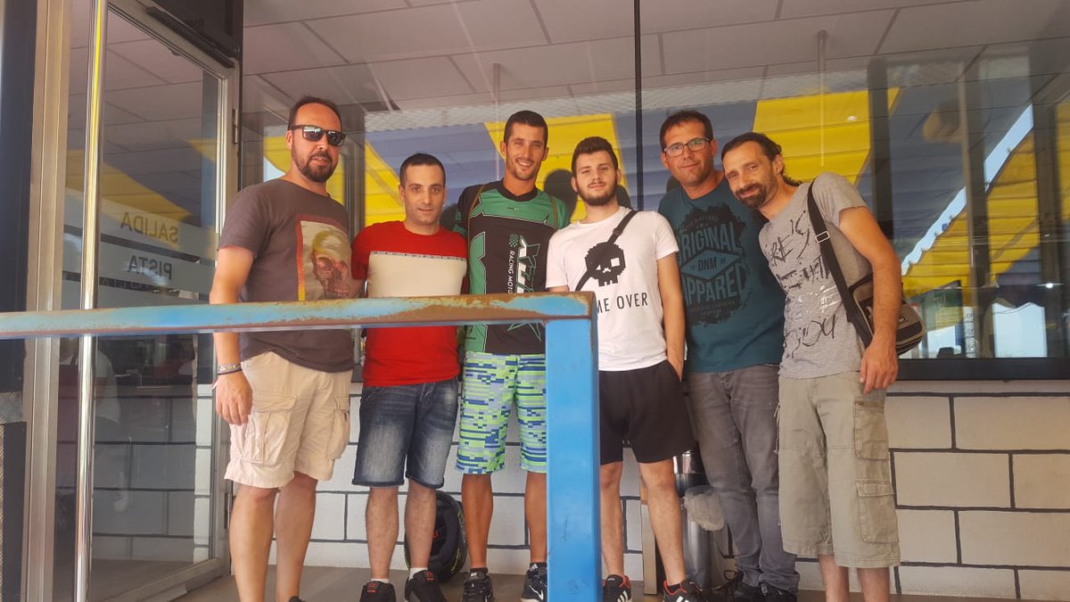 Victor_AMG_8's tweet photo. Muy buen dia y muy buena kedada!!! Esto hay k repetirlo xavales!!! @FdezMiki @golfitron @jdkayu @NICKOV_XBD @Victor_AMG_8 y Salva!! https://t.co/wBEfUAztiw