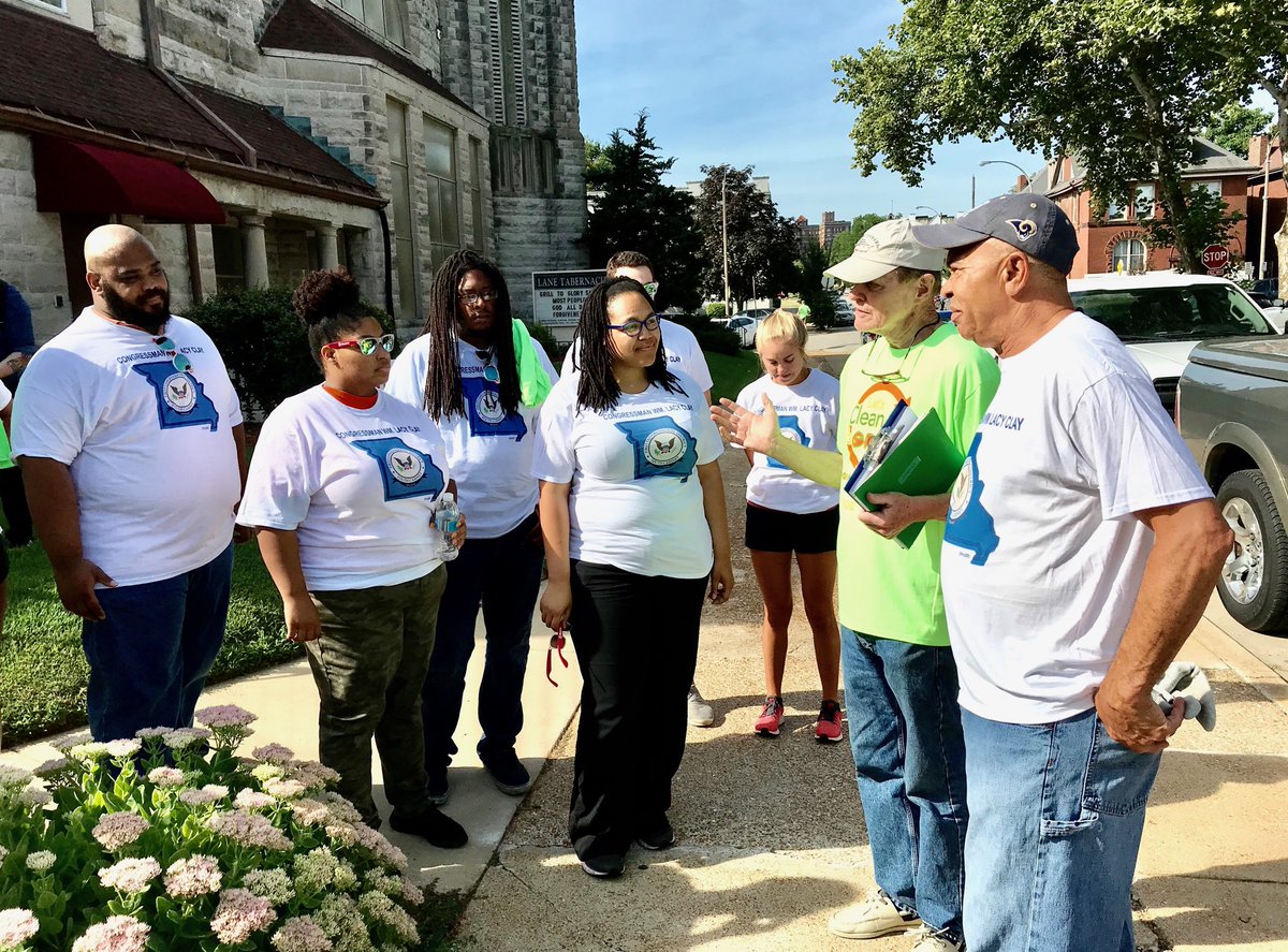 Awesome time helping great young people and ⁦@GatewayGreening⁩ clean up the old Hodiamont street car right-of-way in North St. Louis that will be transformed into a wonderful new recreational trail #YoungLeaders #hiking #cycling #environment ⁦⁦<a href="/YouthInCongress/">J.H.B</a>⁩