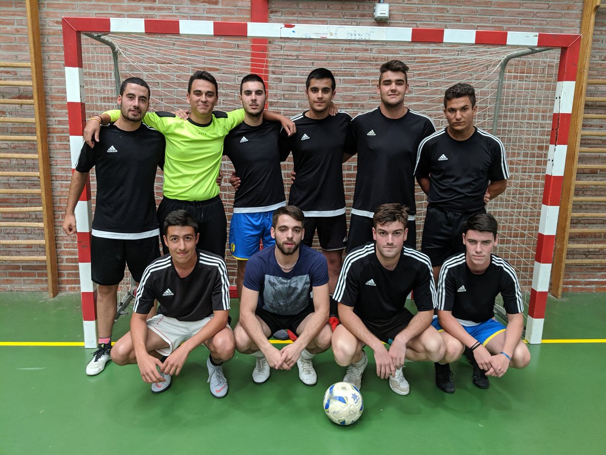 melgarfsala's tweet photo. #TorneoFutsalPeñas19 #24Horas #MelgardeFernamental Comienza la gran final del II TORNEO FUTSAL PEÑAS 2019.
RESA-K - DESKARRILE
¡Suerte a los dos equipos y que gane el mejor! https://t.co/ubfmlAJesB