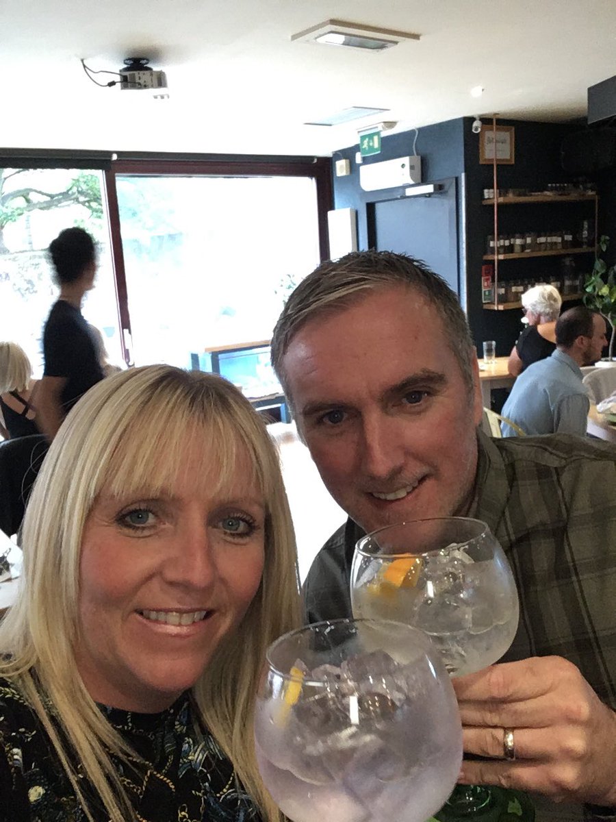 scottydeeee's tweet photo. Anniversary night oot #leithgin https://t.co/faXhDfz2n4