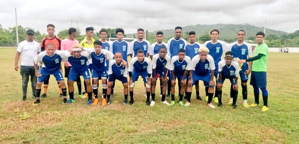 asofutmats's tweet photo. Buenas Tardes hoy nuestra selección  Superior de @asofutmats estará preparándose para algunos partidos amistosos con equipos del país, que pronto estaremos dando a conocer.

🏟 Play Nuevo el Factor 
⏰ 4:00 P.M. 

#VamosMTS #Asofutmats ⚽️🙌👏 https://t.co/shkxpvBZgt
