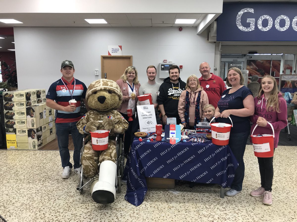 suecarter1212's tweet photo. Today @CllrCalum @Leon_Hargreaves popped to see us today to help #helpfor heroes #thanks https://t.co/jyRHEhs034