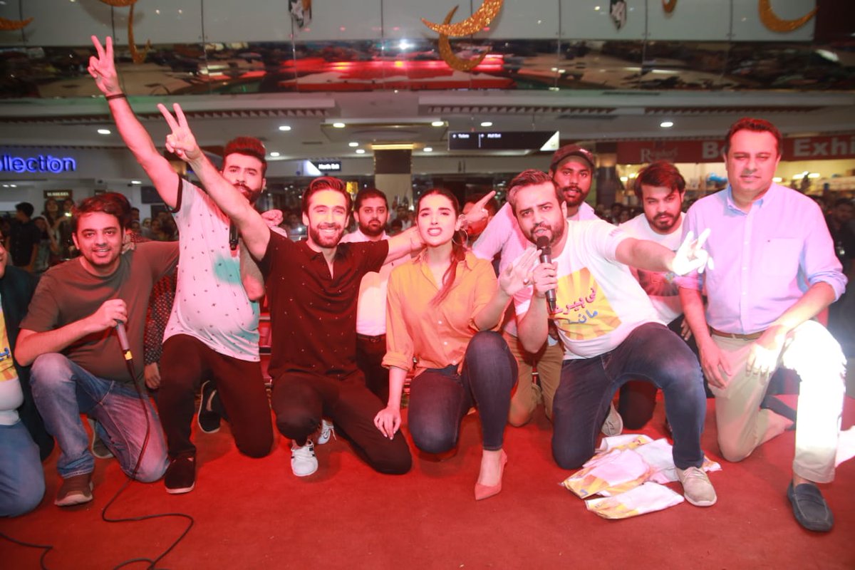 biryanistan1's tweet photo. The #HeerMaanJa team takes over #CentaurusMall #Islamabad in full swing❗Making the crowd roar with excitement as they sang their promotional rap song and #FaizanShaikh performed on #AddiMaar❗
 #IRKFilms | #ArifLakhaniFilms | #GeoFilms | #DistributionClub | https://t.co/P6dKtWv1b9