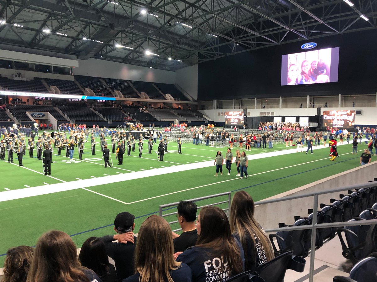 GiraudoMichelle's tweet photo. Had a great time at convocation this year #frisoisd https://t.co/OruupZd2L3