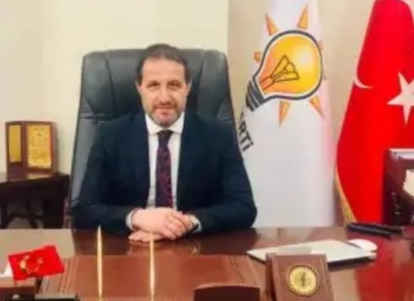 AkpartiHakkari_'s tweet photo. BAŞKAN GÜR'DEN KURBAN BAYRAMI MESAJI
İslam dünyasında ve cennet vatanımızda olduğu gibi, aziz miletimizin ve islam âleminin mubarek kurban Bayramı'nı kutluyor, bayramın herkese sağlık, huzur, sevgi ve barış getirmesini yüce Rabbimde niyaz ediyorum"dedi.@tcbestepe @Akparti https://t.co/d13OBJzh5d