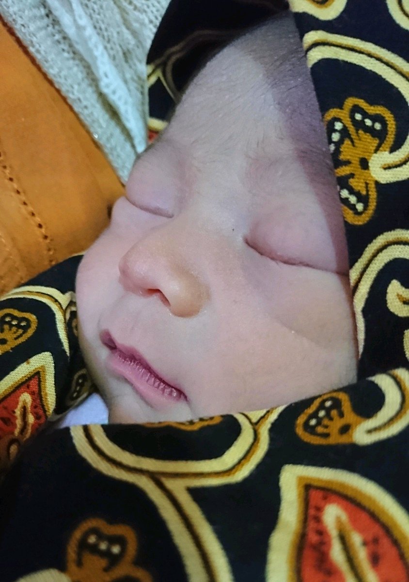 Anak pertamaku. "Sham Pratama Wangsana" pinter Sholeh ya sayang 😙