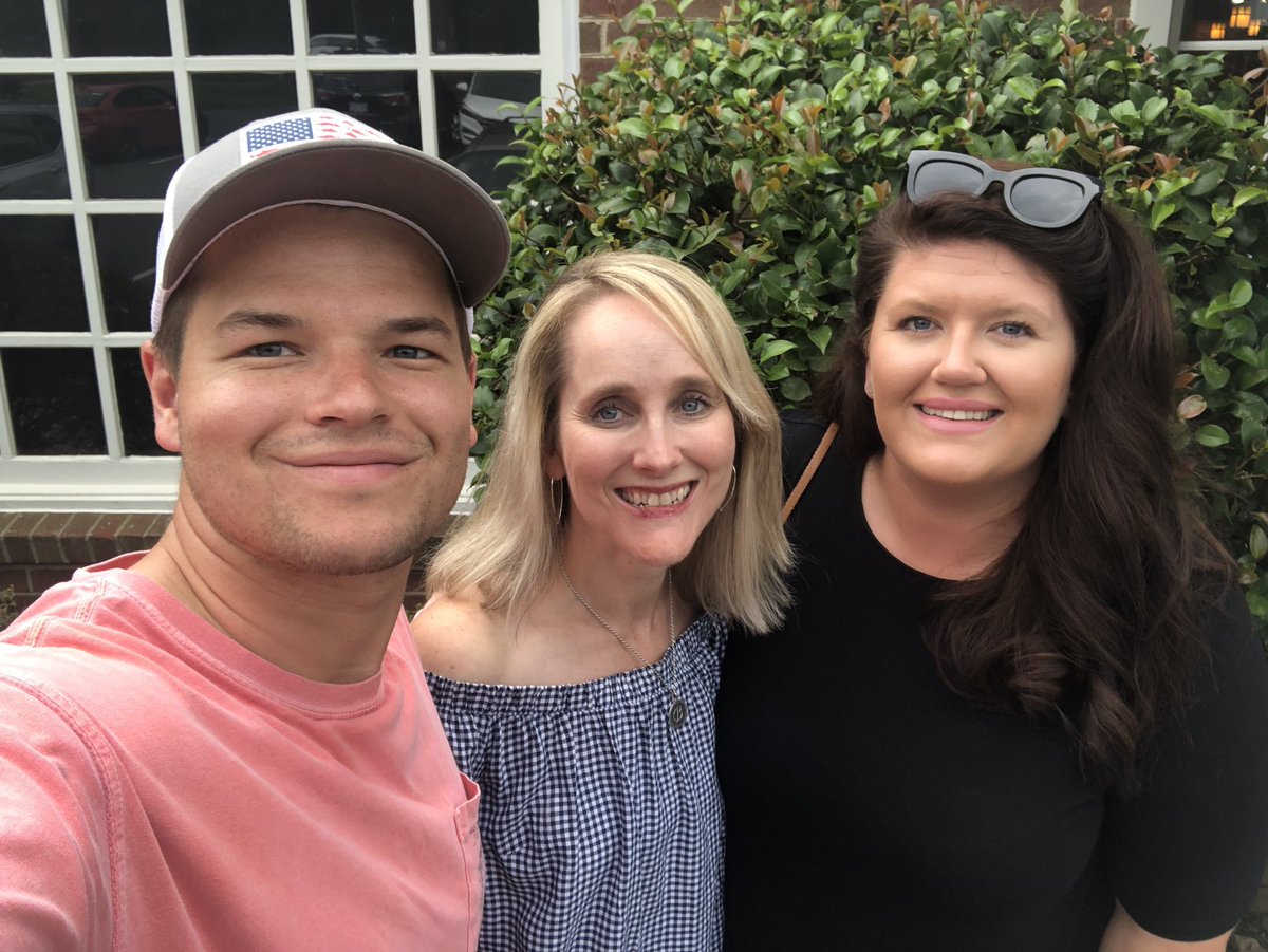 BeckyABernier's tweet photo. Some much needed time with my friend, Hannah, this morning! Such a great time! #twobrits #twoamericans 🇬🇧🇺🇸 #friendswhoarelikefamily https://t.co/UvQ9GKG5Da