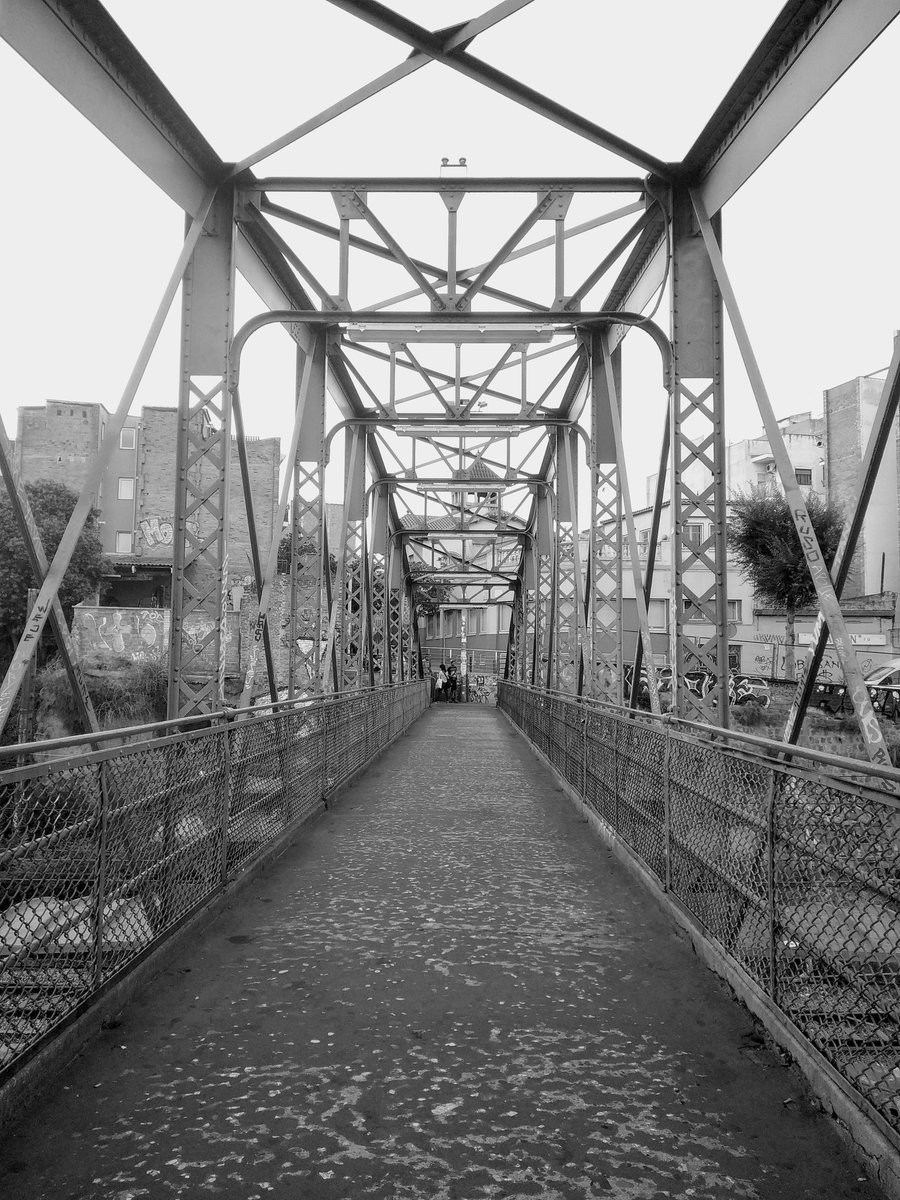 Una de les meves coses preferides de viure a l'Hospitalet és creuar el pont de la Torrassa #Verdadverdadera