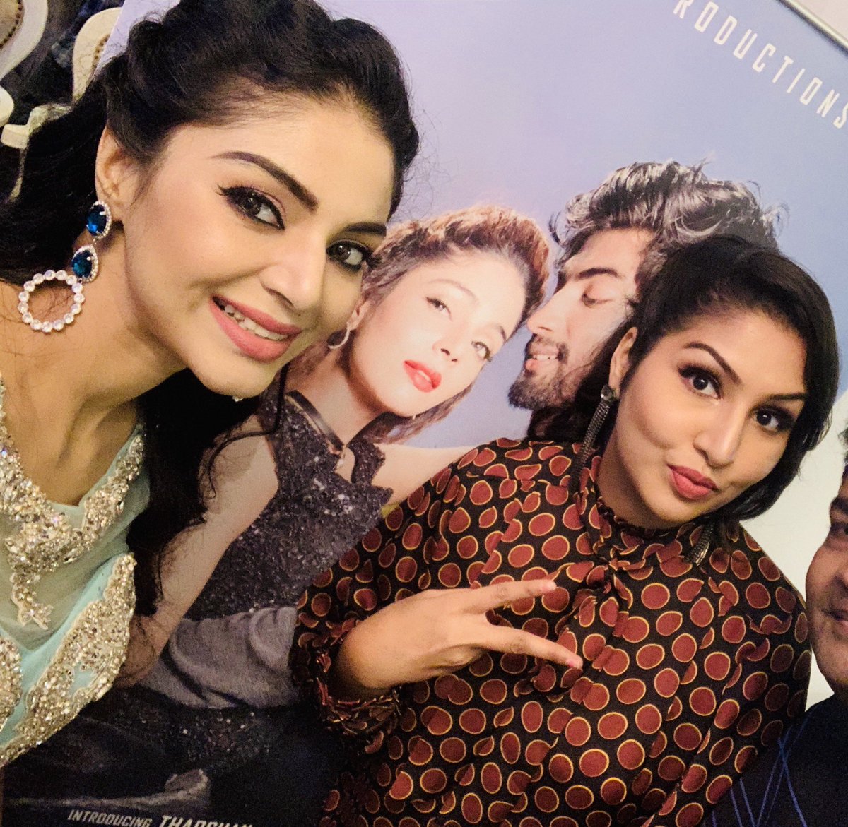 NishaSharieff88's tweet photo. At the MAGIE movie poster plus Song launch with good friend and Actress Sanam Shetty
  #biggboss3tamil #biggbosstamil #bridalmakeupartistchennai #blogger #youtuber #actress #sanamshetty #southindianactress #bridalmakeup #movie #movielaunch #nishasharieff https://t.co/KALu00wqkd