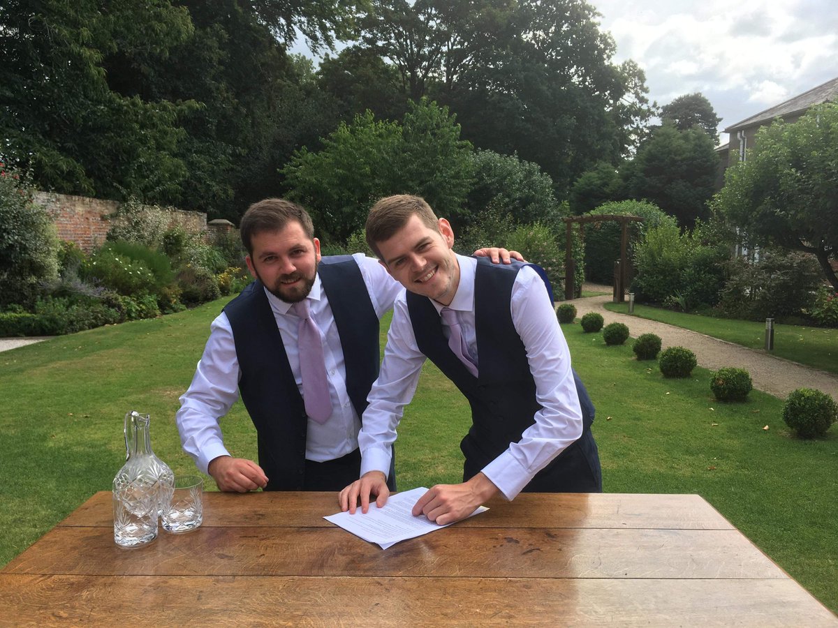 KushwaveFc's tweet photo. *Kushworldwidenews*
Not only was Thursday the 8th a day of tying knots for kush's one and only kirwanfitzpattrick but kushwaveFc did some knot tying of there own with agent Ashfieldihno clinching the signature of Christoph De Burger till the end of the season.
#kushwavefc #pro https://t.co/98sdYNA3ZC