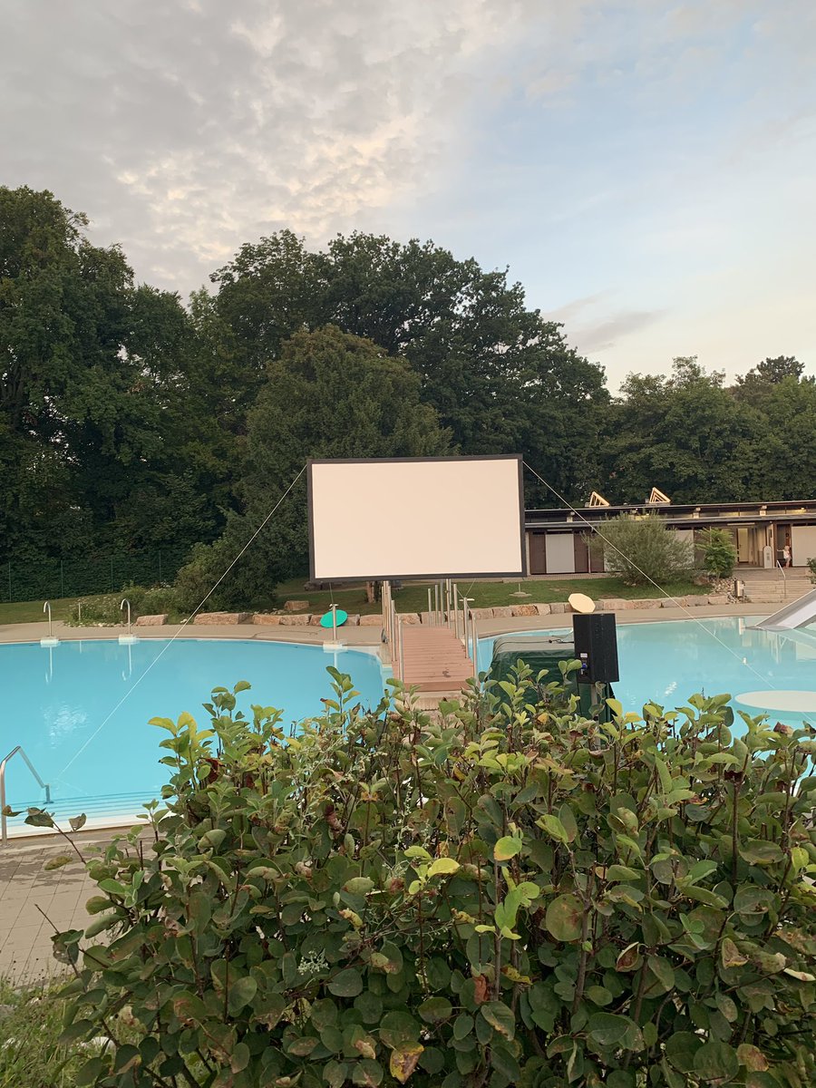 Jetzt im Schwimmbad Arlesheim: Grüner wirds nicht. #CinemaParadiso