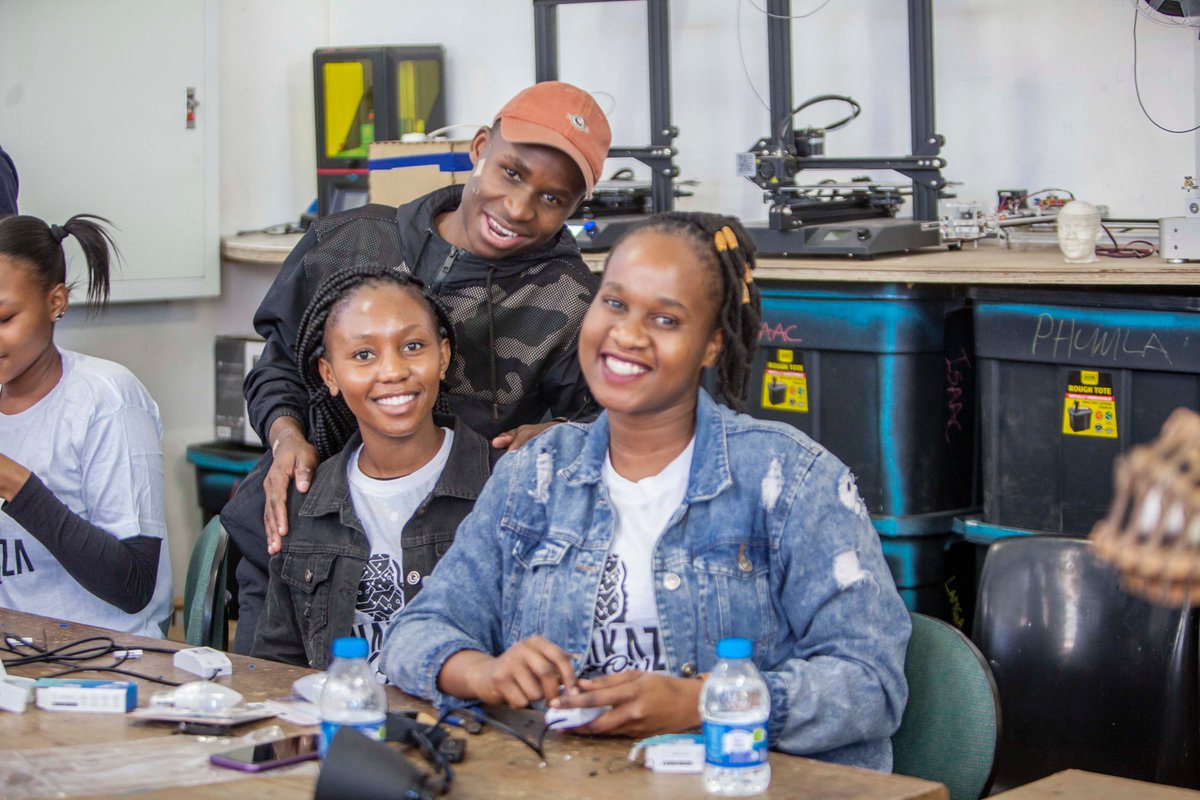 QhakazaGirl's tweet photo. @maps_za thought to share with how excited the girls for the #GirlsWhoMap Marathon. Girls are taking leave of work, requesting the in-service line managers allow them to participate and more importantly they can't wait to engage. https://t.co/uH3KUIcEf1