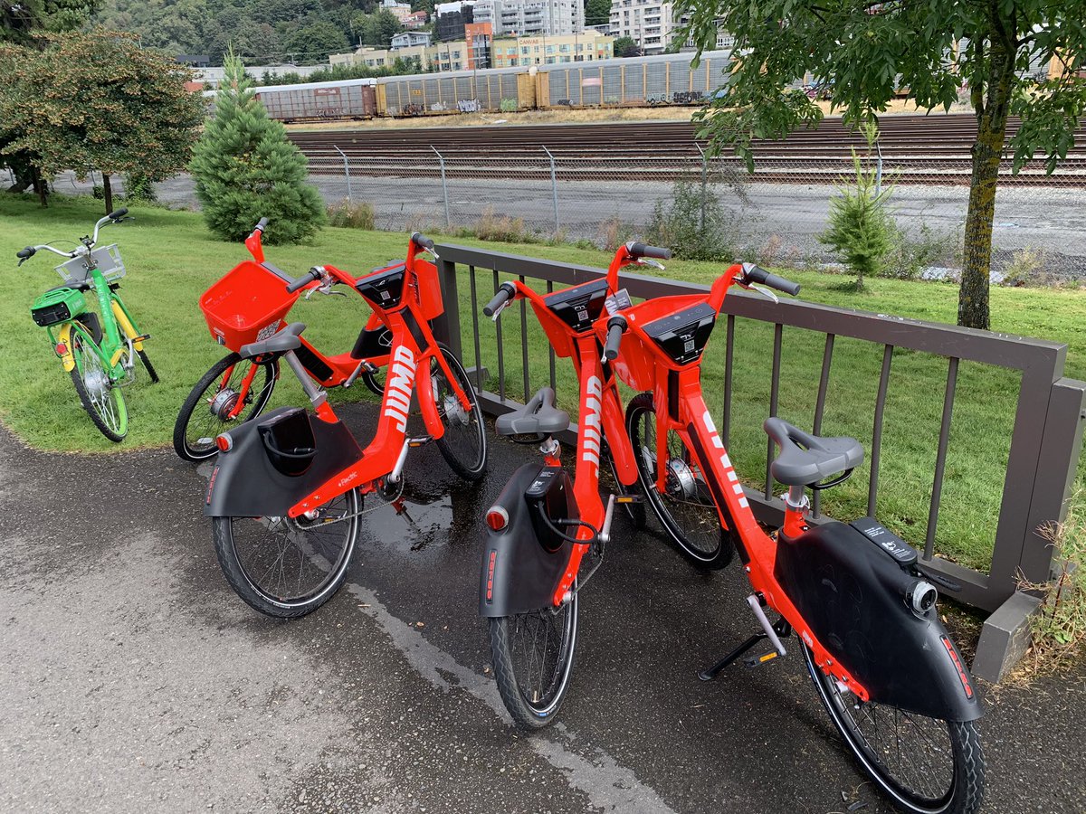 HyperTrypsy's tweet image. 4 Jump Bikes lined up in a row and none of them work! @jump_rides? @Uber #bike