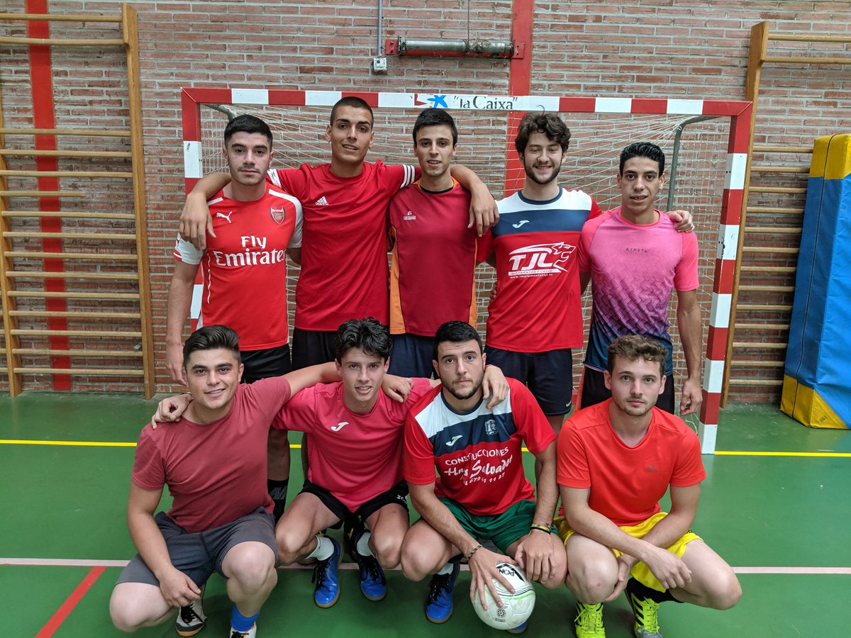 melgarfsala's tweet photo. #TorneoFutsalPeñas19 #24Horas #MelgardeFernamental CAMPEONES del II TORNEO FUTSAL PEÑAS: equipo RESA-K. ¡Enhorabuena por el magnífico campeonato! https://t.co/il9hoTl8Tp