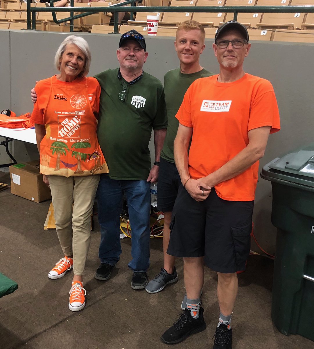 Special thanks to our stores volunteers ⁦<a href="/Williamsonfair/">Williamson County Fair</a>⁩   Had 800 kids today by 2 pm!!  Over 4000 this past week. Lotta hammerin goin on!!  ⁦@njr2408⁩ ⁦<a href="/SheaKing75/">Shea King</a>⁩ ⁦<a href="/HomeDepotMike/">Mike Brown</a>⁩ ⁦<a href="/JaysunDauer/">Jaysun Dauer</a>⁩ ⁦<a href="/lizdauer/">liz dauer</a>⁩