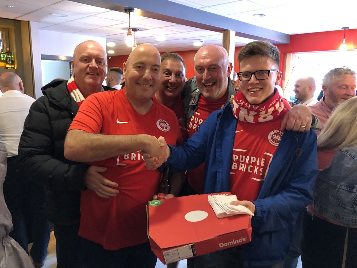andrewneill24's tweet photo. 6-0 win on the first day of the season was good and all, but how about Matthew having to give @LarneBrazilian his pizza after betting against @DavidMcdaid7 to score 25 last season #pepperoni https://t.co/tq5Do0dyqY