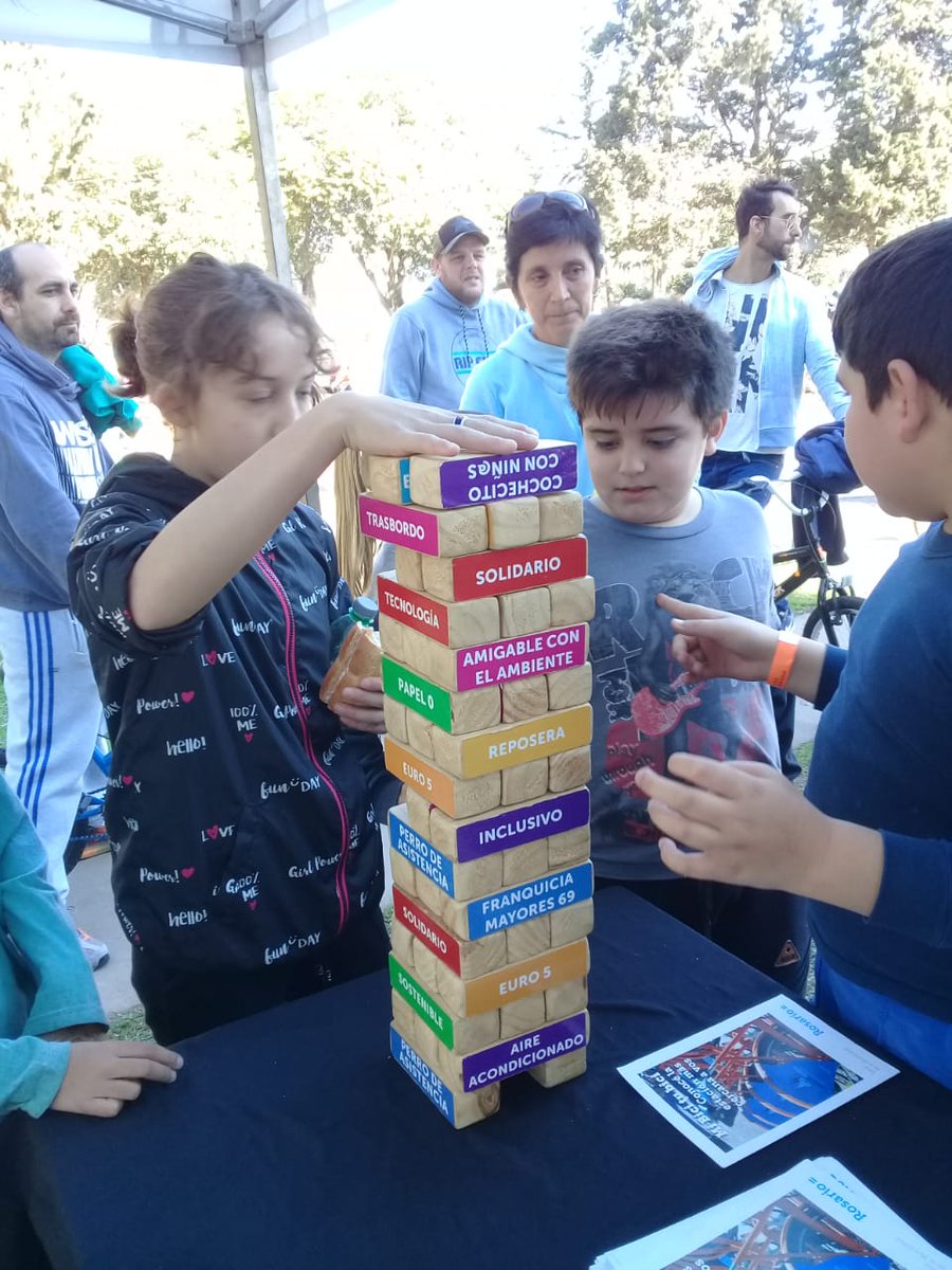 Bicicleteada por  los 125 años Escuela Carrasco! 🚴🏻‍♀🚴🏻
Nos sumamos a los festejos con juegos lúdicos y recreativos! También con un puesto de venta, carga y personalización de tarjeta #Movi, e información y difusión de #MovilidadSustentable! 
#Rosario 💙