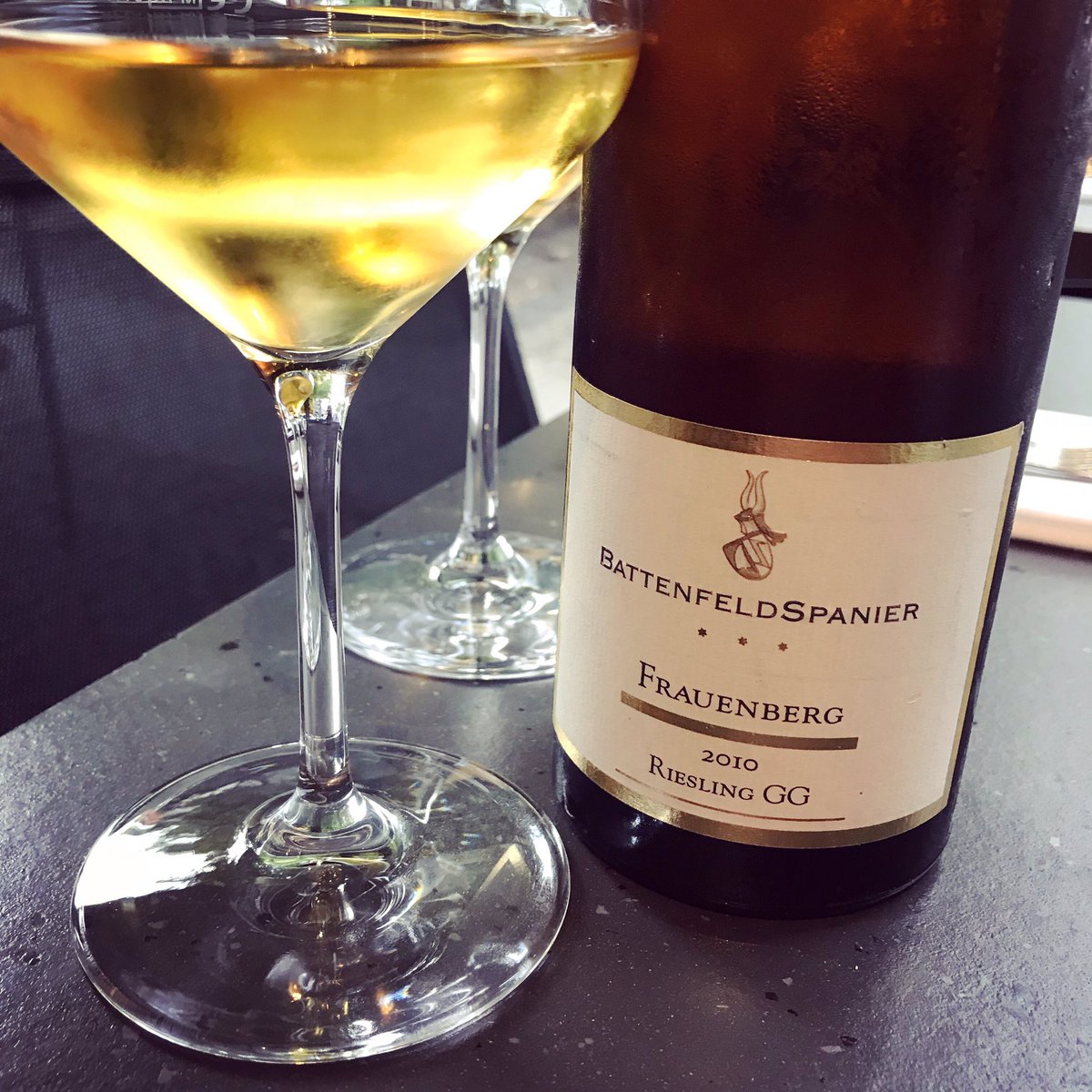 Rieslingheroes's tweet photo. We are enjoying a #battenfeldspanier #frauenberg #grossesgewächs #gg #riesling #2010 👏👏👏
Tasting notes on Insta https://t.co/2ZSzWwJwtc 🚀. Cheers 🥂... #wine #winelover #winefreak #sommlife #sommelier #finewine #somm #wineo #wein #vino https://t.co/RT7Fa3NIMe