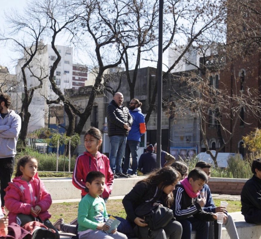 ¡Teatro 🎭, circo 🤹🏻‍♂️, magia 💫 y muchos más! espectáculo para disfrutar y aprender en el #ParqueDeLaEstación. Más de 100 escuelas 🏫 abiertas los sábados para seguir conociendo la Ciudad. #CiudadEducadora #EscuelaAbierta