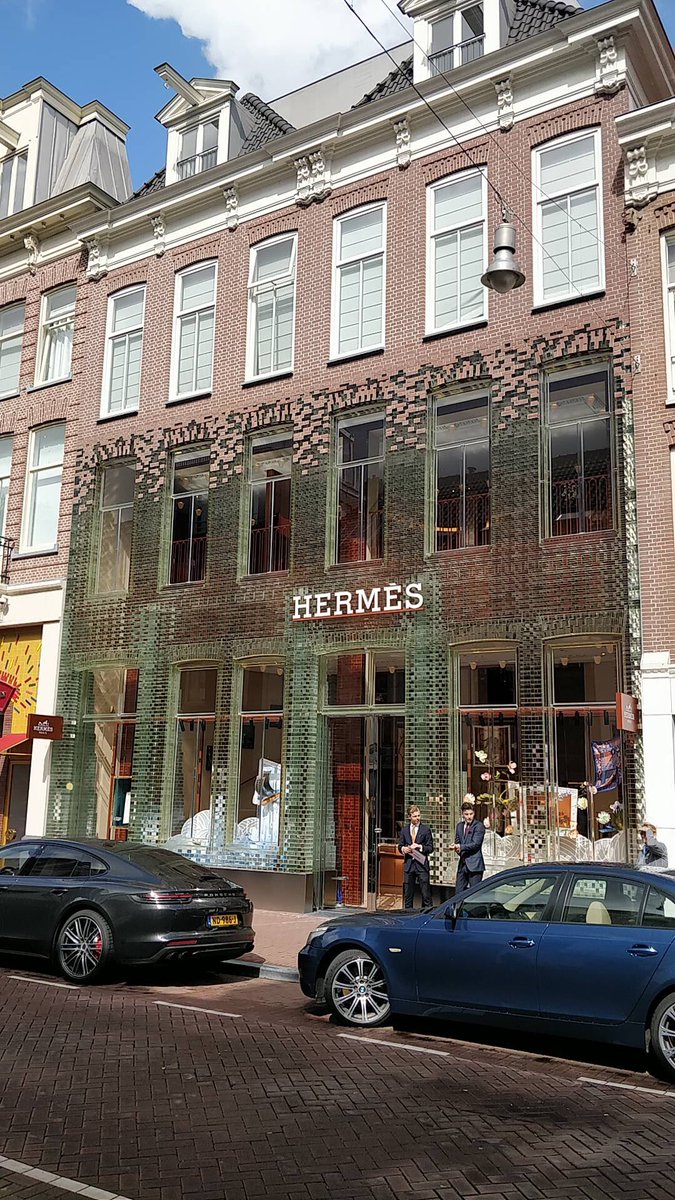 mattiastesfaye's tweet photo. Mursten i glas 😬😬😬 Amsterdam. Vanvittigt. Men også smukt! #arkitektur #mursten #klogehænder https://t.co/GWyXnKS1qQ