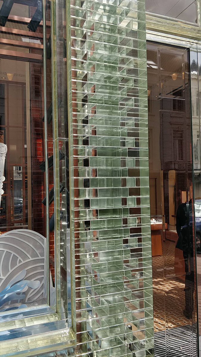 mattiastesfaye's tweet photo. Mursten i glas 😬😬😬 Amsterdam. Vanvittigt. Men også smukt! #arkitektur #mursten #klogehænder https://t.co/GWyXnKS1qQ