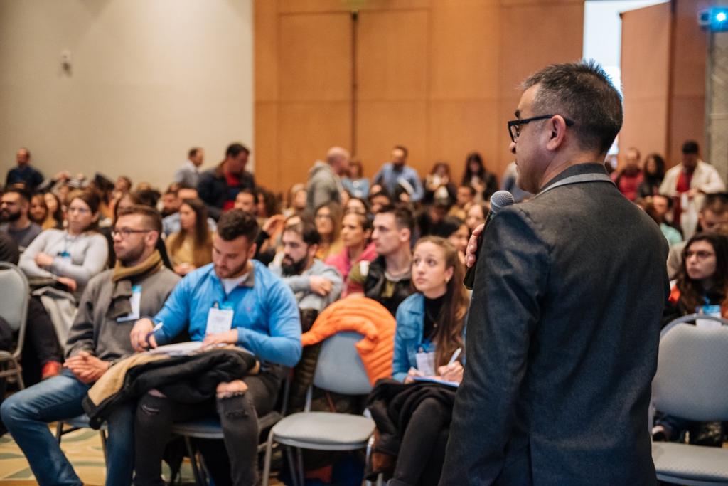 kinesio2019's tweet photo. 👨‍⚕️ Las conferencias que dejó la tercera jornada del XXIII Congreso Argentino de Kinesiología 2019.

📝 Los profesionales también respondieron dudas. https://t.co/7TXOZwiOhu