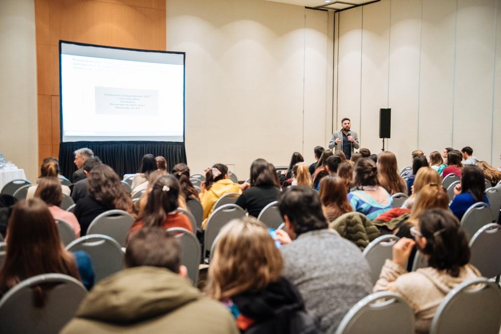 kinesio2019's tweet photo. 👨‍⚕️ Las conferencias que dejó la tercera jornada del XXIII Congreso Argentino de Kinesiología 2019.

📝 Los profesionales también respondieron dudas. https://t.co/7TXOZwiOhu