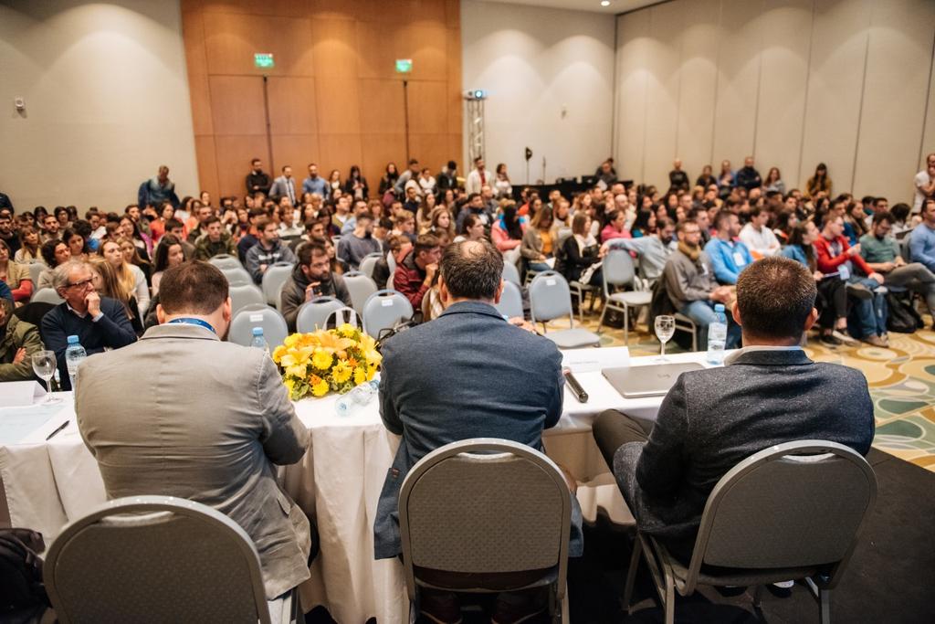 kinesio2019's tweet photo. 👨‍⚕️ Las conferencias que dejó la tercera jornada del XXIII Congreso Argentino de Kinesiología 2019.

📝 Los profesionales también respondieron dudas. https://t.co/7TXOZwiOhu