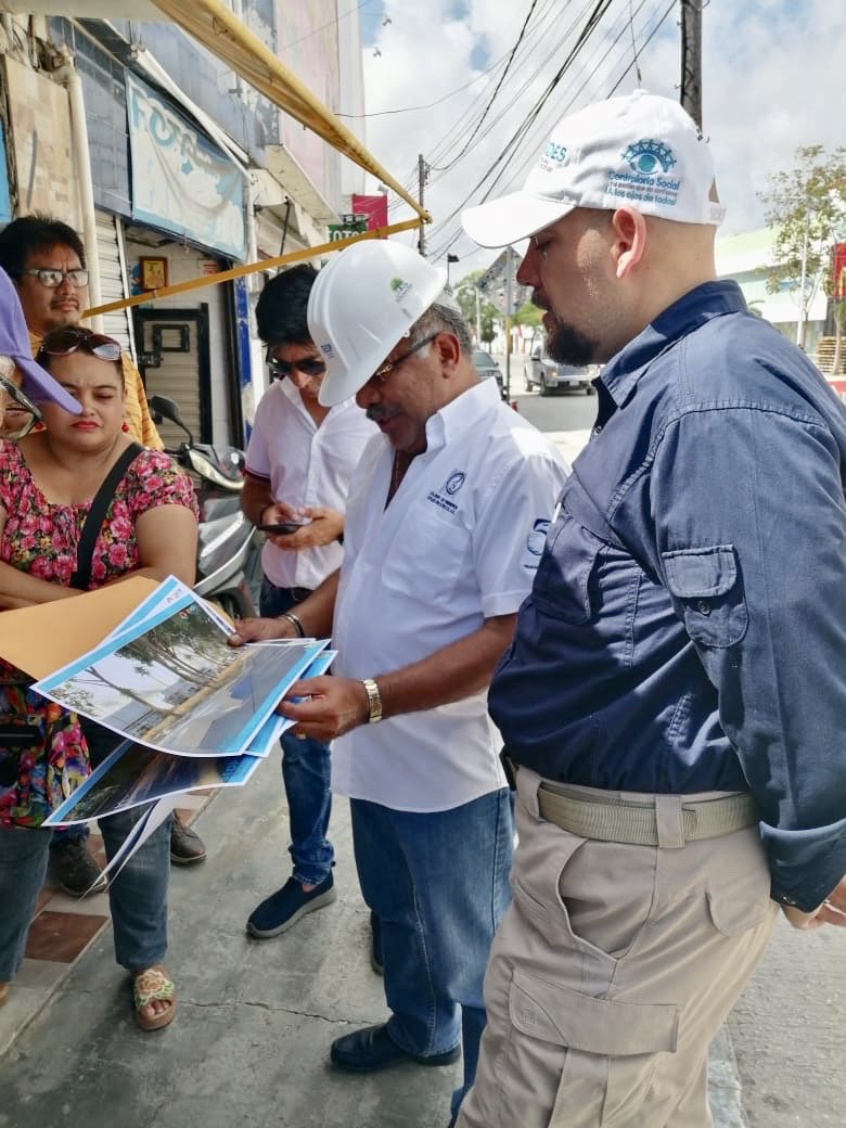 SeopQRoo's tweet photo. Con el objetivo de supervisar el avance de la obra del mejoramiento de la imagen urbana de el crucero en la ciudad de Cancún,el titular de la SEOP William Conrado Alarcón realizó un recorrido con el secretario de la SECOES Rafael Del Pozo e integrantes del comité de Contraloría. https://t.co/2bMgY0gu79