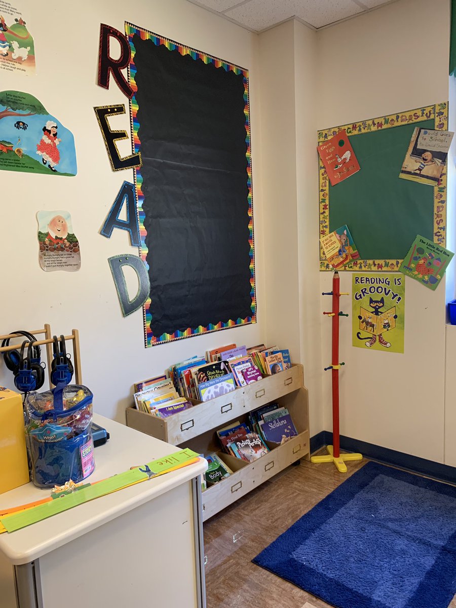 MissSmithsKids's tweet photo. I’m not totally finished but check out my FIRST classroom! ☺️ Thank you to everyone who has helped and supported me! Especially my Mama, Nana, Aunts,Cousins, and Mentors!! I am soooo blessed and thankful! #MissSmithsClass🍎 #FirstGrade https://t.co/Y3WsP2mm6l